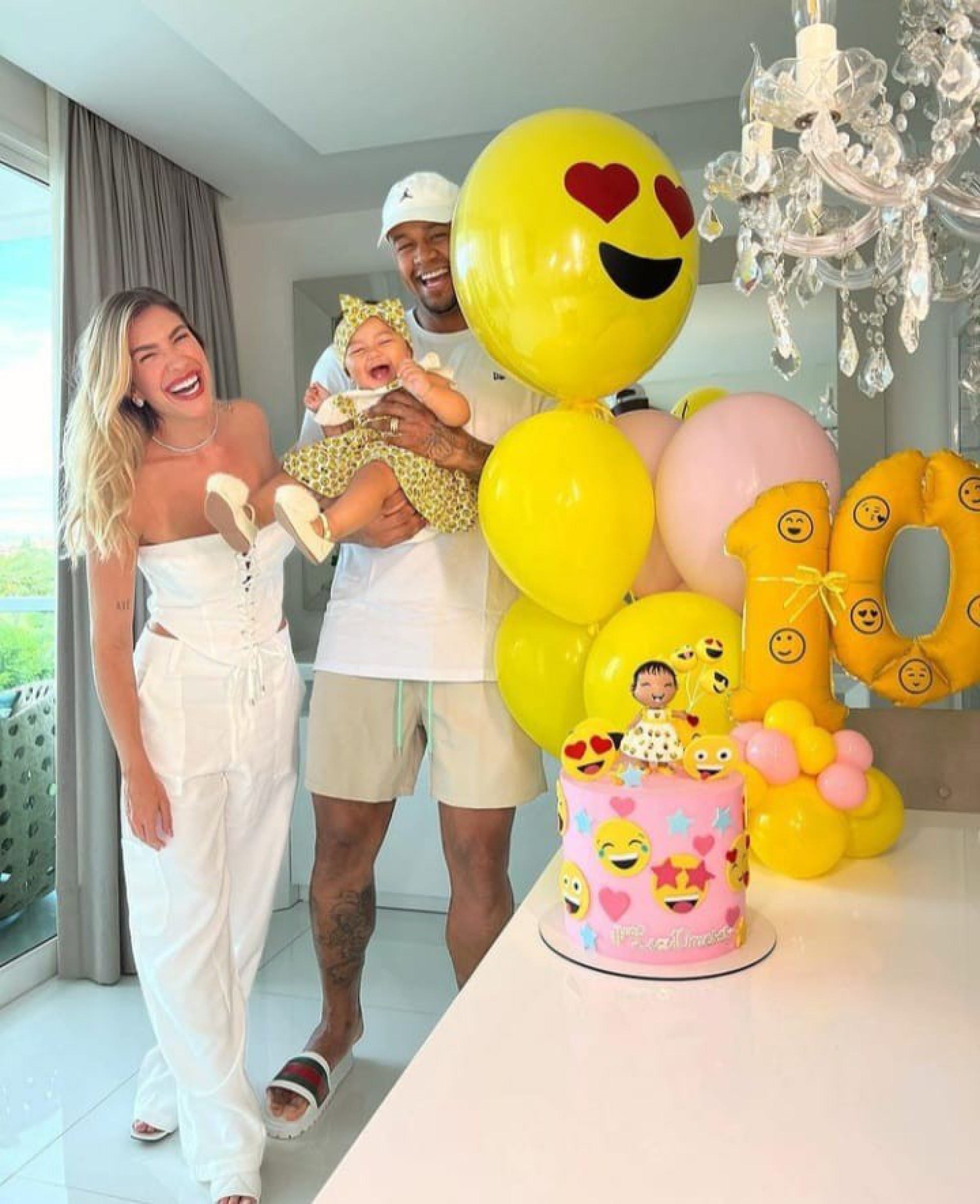 Lorena Improta e Léo Santana comemoraram 10 meses de Liz  - Reprodução/Instagram 