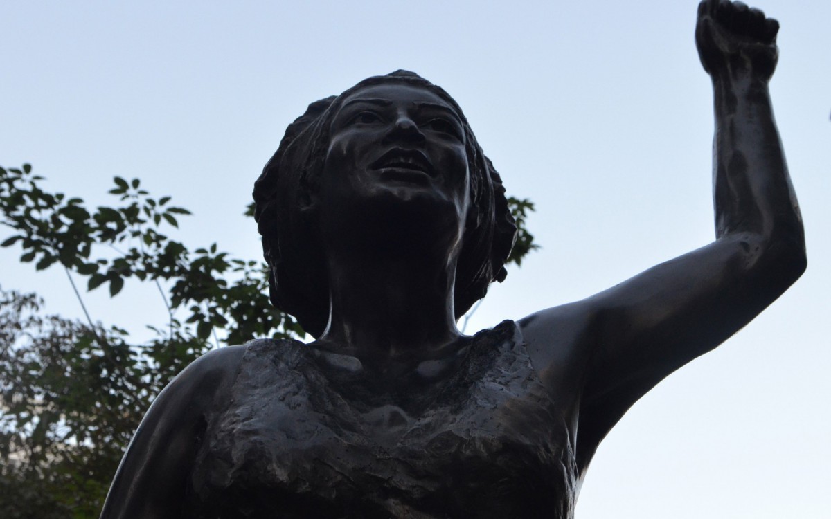 Est&aacute;tua em homenagem a Marielle Franco no Centro do Rio
 - Sandro Vox / Ag&ecirc;ncia O Dia 