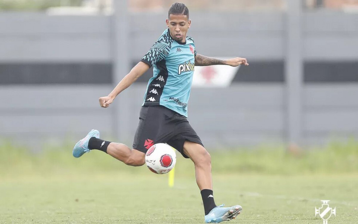 Lateral do Vasco entra na mira de clube da S&eacute;rie A