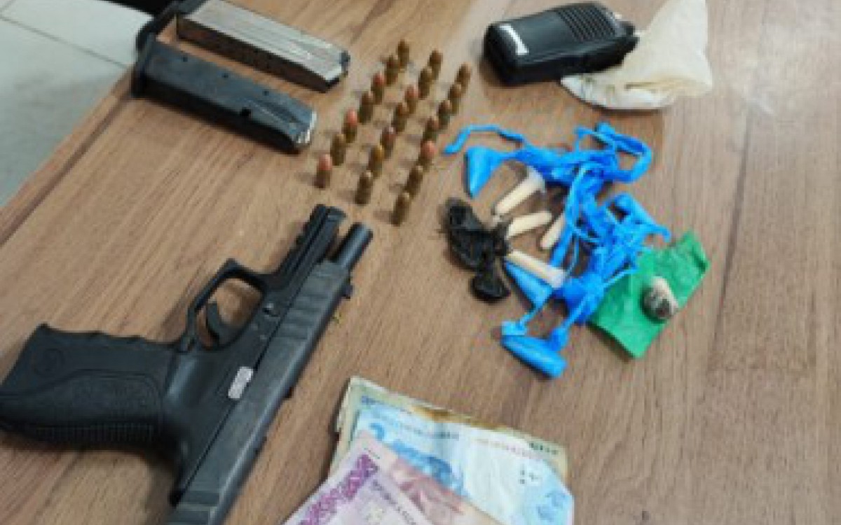 Os tr&ecirc;s acusados foram encaminhados para a delegacia, autuados e presos