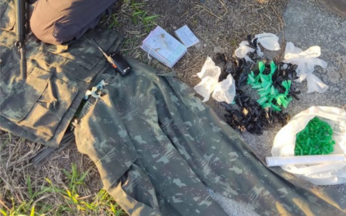 Os tr&ecirc;s acusados foram encaminhados para a delegacia, autuados e presos