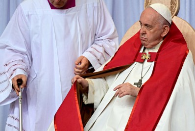 Papa celebra primeira grande missa no Canadá