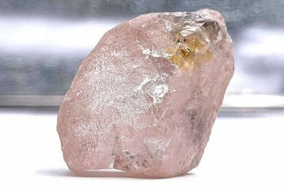 Mineradora na Angola descobre o maior diamante dos últimos 300 anos 