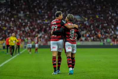 Denílson elogia boa fase de Pedro no Flamengo e defende Gabigol: 'Está se sacrificando em outra função'