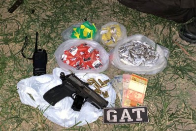PM prende homem com armas, munições e drogas em Araruama