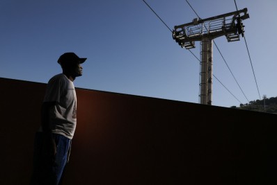 Obras de revitalização do Teleférico do Alemão são retomadas e primeira fase pode ser concluída ainda esse ano