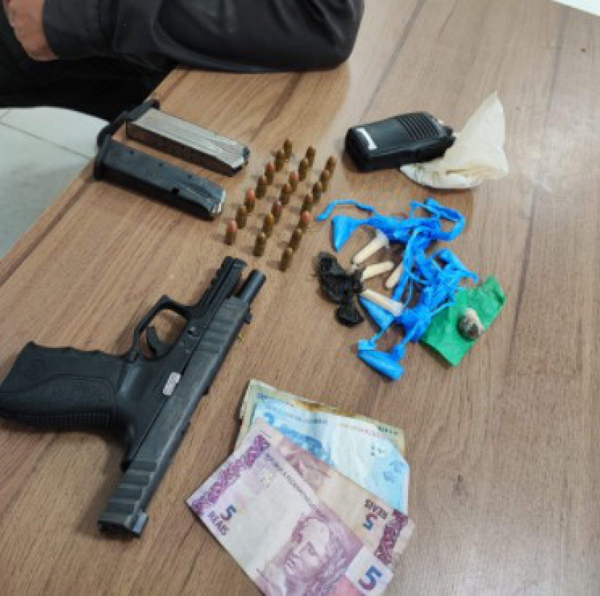 Os tr&ecirc;s acusados foram encaminhados para a delegacia, autuados e presos - Letycia Rocha (RC24h)