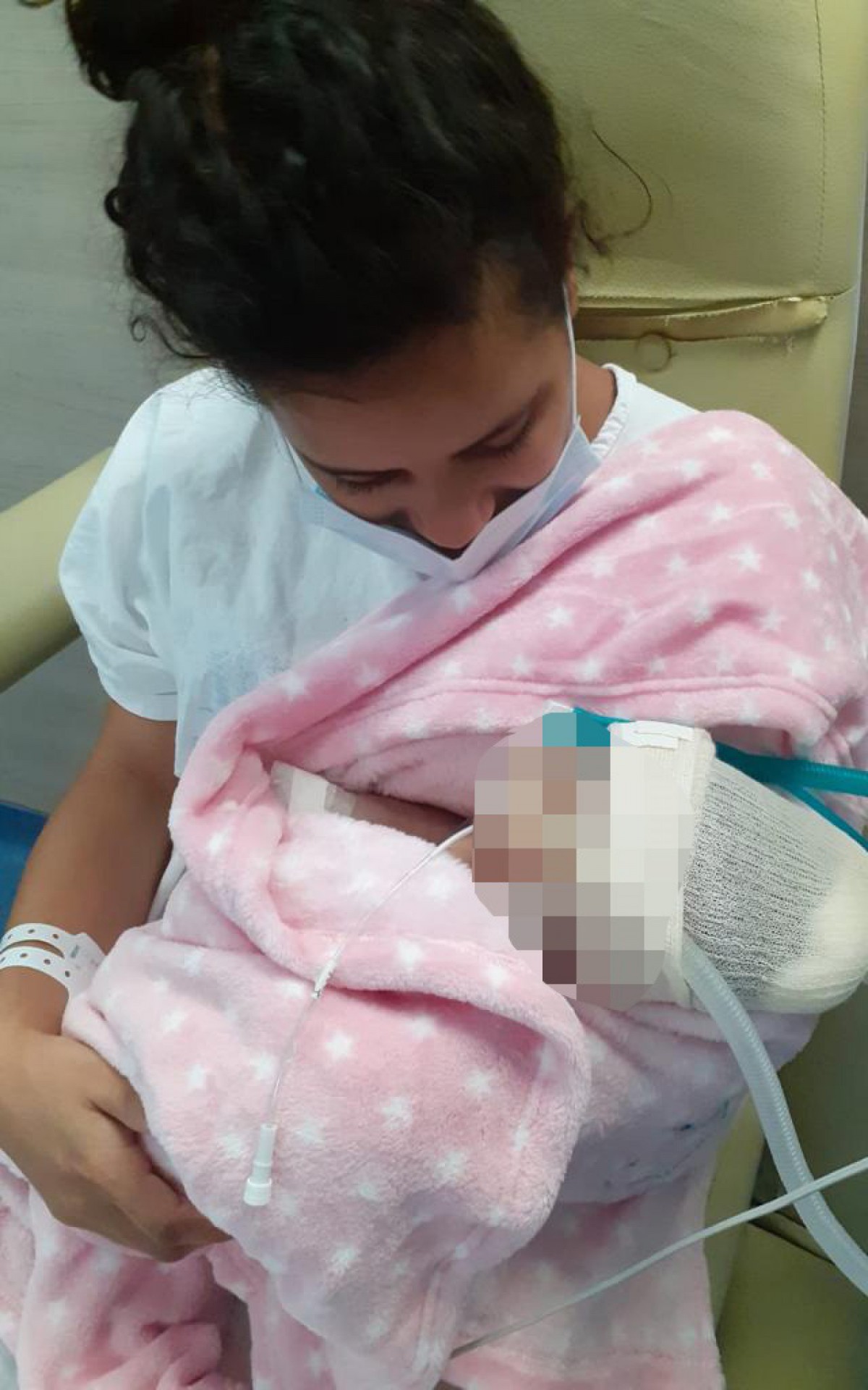 A criança passou quatro dias internada em UTI neonatal após o parto - Arquivo Pessoal