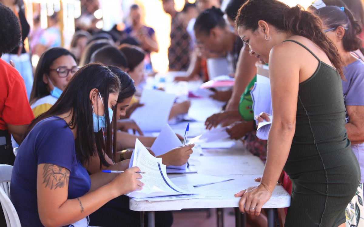 Nesta sexta-feira, a distribui&ccedil;&atilde;o dos cart&otilde;es Recome&ccedil;ar ser&aacute; na Escola Municipal Herculano de Matos