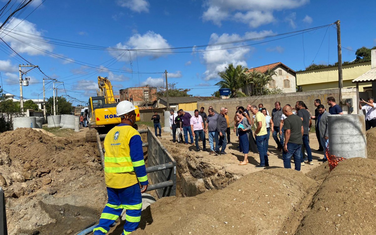 Al&eacute;m disso, em reuni&atilde;o na prefeitura, o grupo esclareceu d&uacute;vidas sobre a oferta de transporte p&uacute;blico na cidade e outros temas