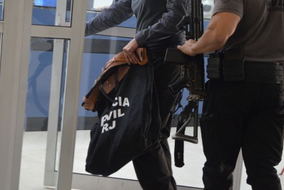 Operação no Mercadão de Madureira tem 10 presos e uma tonelada de material apreendido