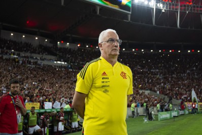 Dorival Júnior lamenta chances perdidas e admite 'descontrole' do Flamengo com arbitragem