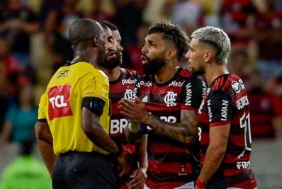 Repórter da Globo critica arbitragem de Flamengo e Athletico-PR: 'Não dá para terceirizar a culpa'
