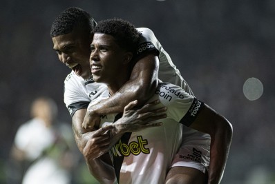 Com dois gols de Andrey Santos, Vasco goleia CRB e reassume vice-liderança da Série B