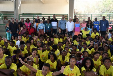 Campeões de artes marciais visitam o Parque Esportivo do Caramujo