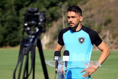 Reforço do Botafogo, Eduardo celebra estreia pelo clube: 'É daí para cima'