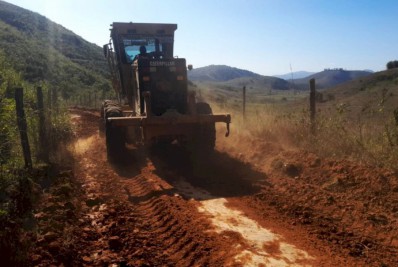 Recuperação de estradas visa facilitar escoamento da produção rural e valorizar homem do campo