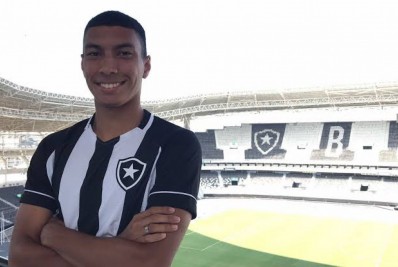 Zagueiro deixa o Palmeiras e fecha contrato com o Botafogo