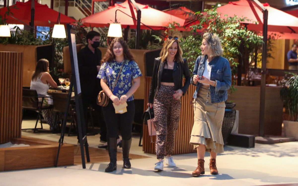 Ana Furtado e Boninho foram em shopping na Barra da Tijuca - Edson Aipim/Agnews