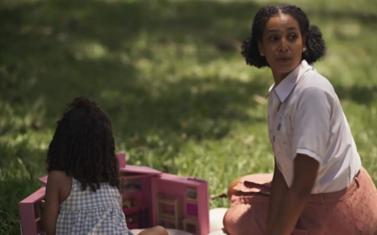 Ester Dias em cenas de 'Pantanal' como a m&atilde;e da Muda