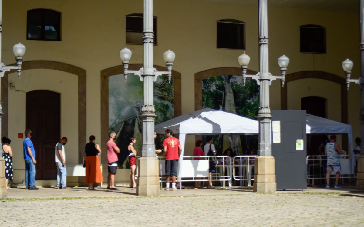 RJ - Quarta dose para pessoas com 18 anos ou mais. Pal&aacute;cio do Catete, zona sul do Rio de Janeiro. Nesta sexta (29).