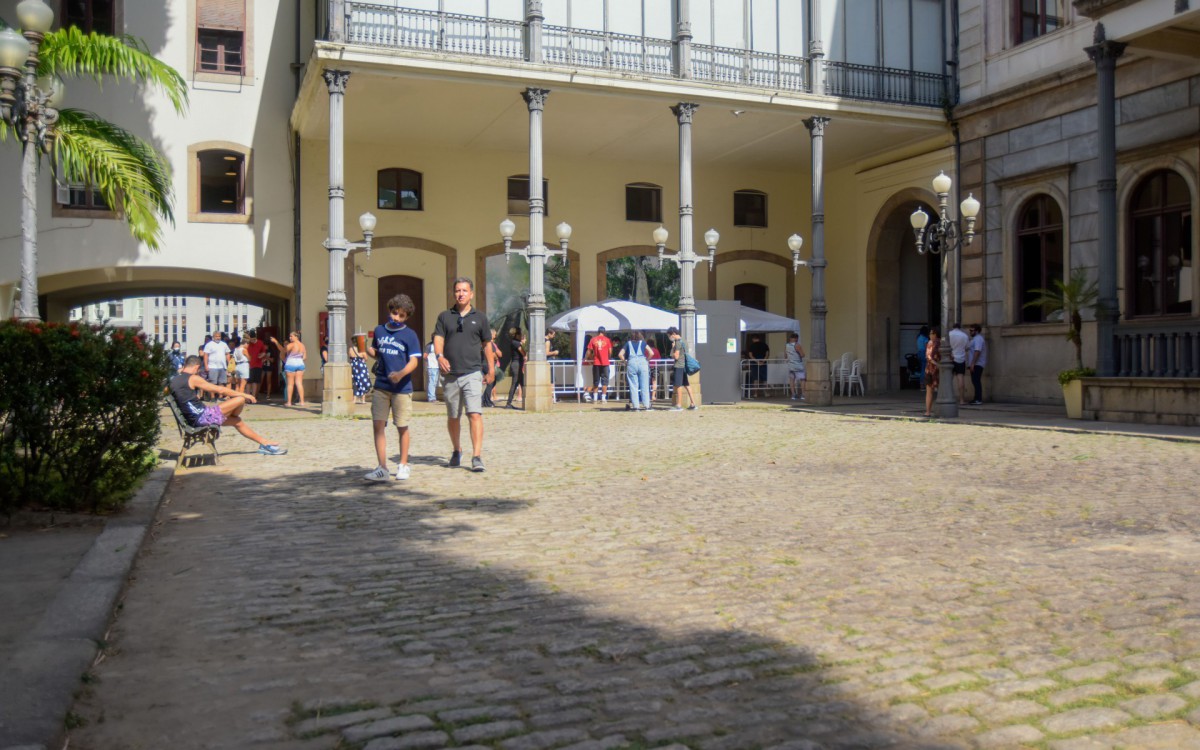 RJ - Quarta dose para pessoas com 18 anos ou mais. Pal&aacute;cio do Catete, zona sul do Rio de Janeiro. Nesta sexta (29).