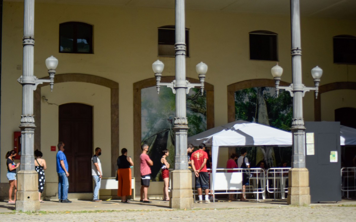 RJ - Quarta dose para pessoas com 18 anos ou mais. Pal&aacute;cio do Catete, zona sul do Rio de Janeiro. Nesta sexta (29).