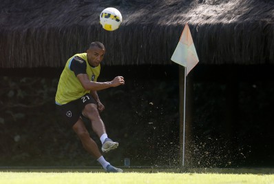 Reforço do Botafogo, Marçal elogia projeto do clube e exalta Luís Castro: 'Gosto muito do estilo dele'