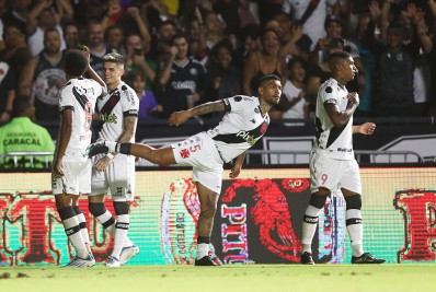 Após goleada, Vasco passa a ter 77% de chances de acesso para a Série A