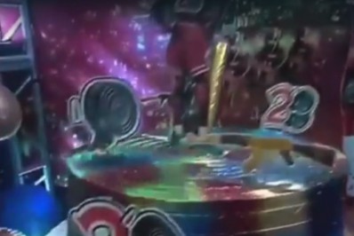 Vídeos: PM investiga festa de chefe do tráfico na Rocinha que teve bolo com fuzil e queima de fogos