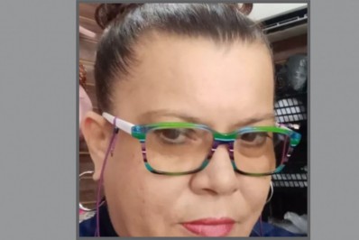 Cartaz pede denúncias sobre morte de mulher a facadas no Morro dos Prazeres