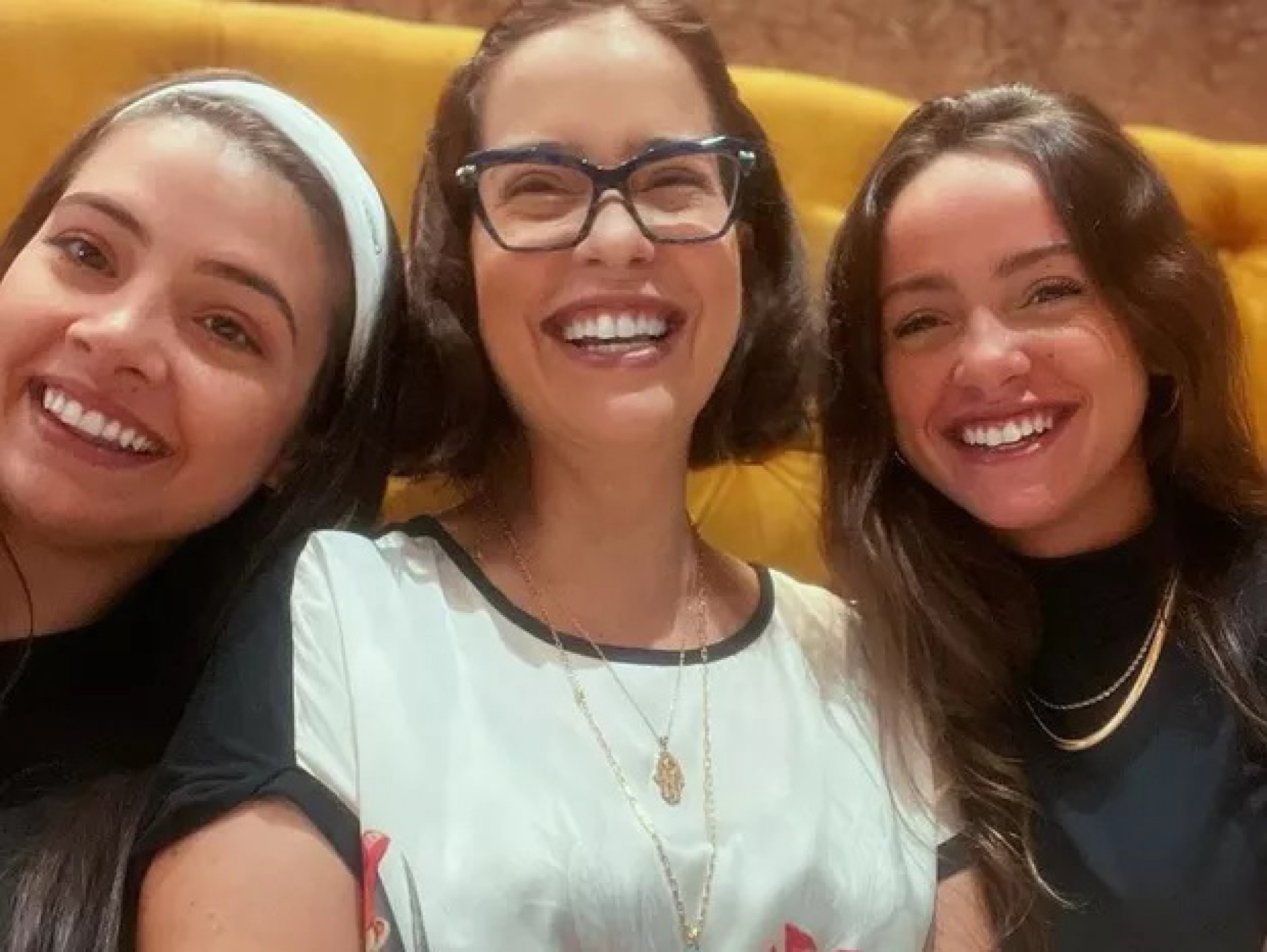 Paloma posa com as filhas - Reprodução do Instagram