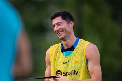 Lewandowski rebate críticas do Bayern após acerto com o Barcelona: 'Um monte de m...'