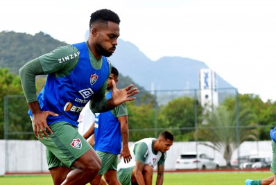 Com contrato até o fim do ano, Luccas Claro pode ter chance de provar valor contra o Santos