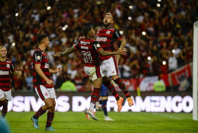 Com primeiro tempo avassalador, Flamengo goleia o Atlético-GO e dorme no G-4