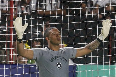 Botafogo negocia empréstimo de Diego Loureiro para clube da Série B