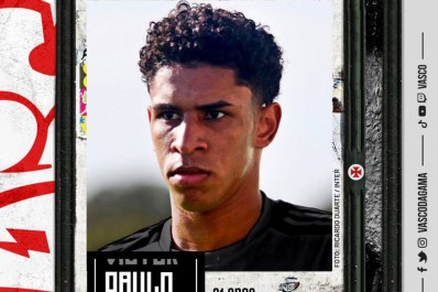 Vasco anuncia contratação do lateral Paulo Victor
