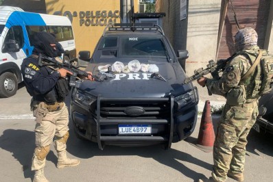 Dois homens morrem e outros dois são presos durante ação conjunta entre PRF e Civil na Baixada