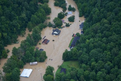 Novas chuvas dificultam resgates em inundações no sul dos EUA