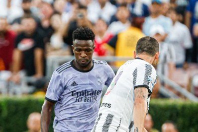 Real Madrid domina Juventus e vence por 2 a 0 com pênalti sofrido por Vinícius Jr