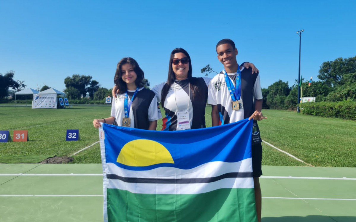 Competidores de Tiro com Arco, de equipes masculinas e femininas, se dividiram entre as categorias sub-15, sub-18, sub-21 e 50+ (master).