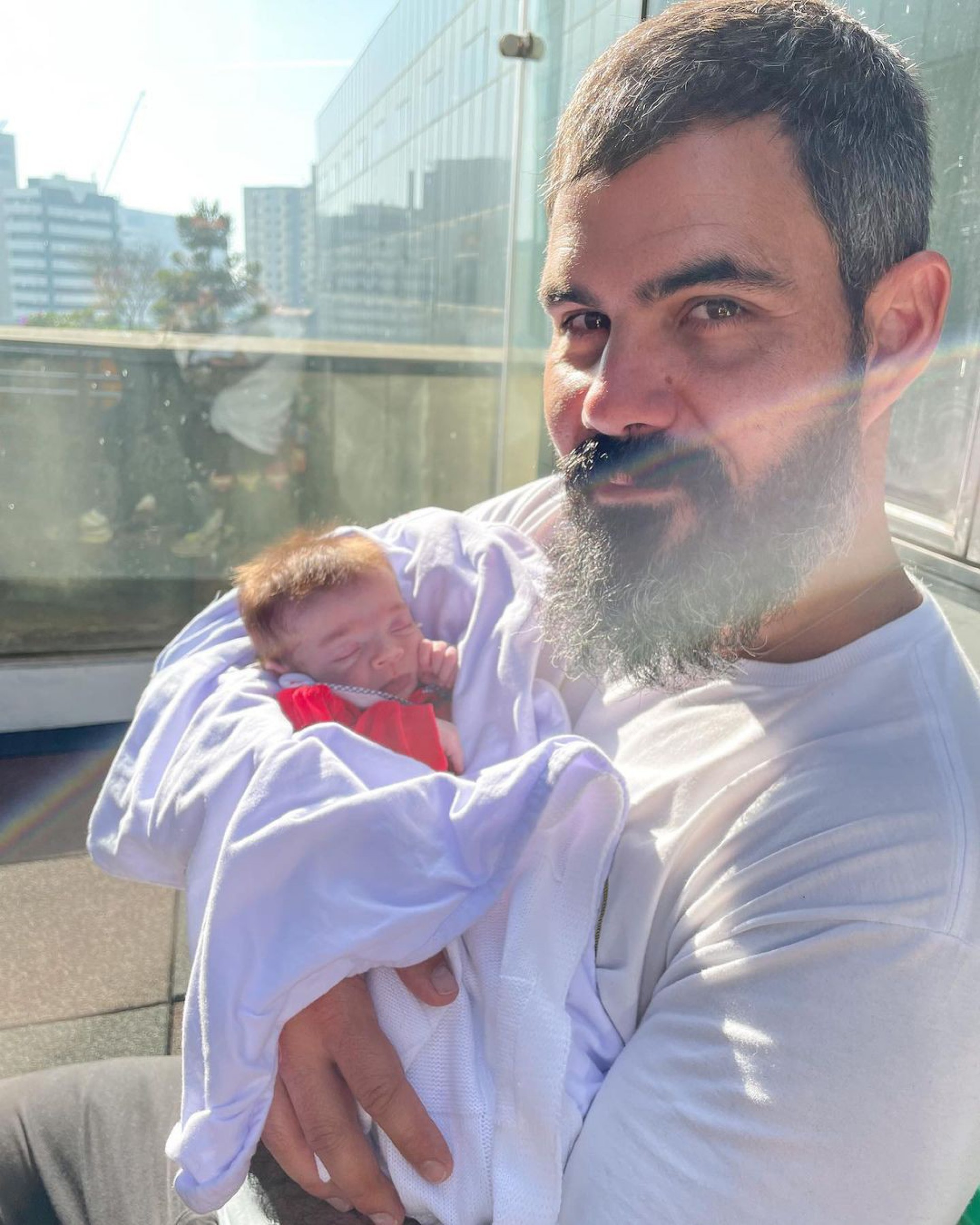 Filha de Juliano Cazarré tem alta do hospital após passar por cirurgia no coração - Reprodução/Instagram