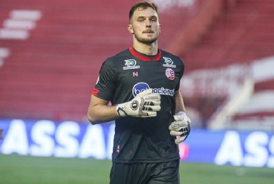 Botafogo acerta contratação do goleiro Lucas Perri e tenta liberação imediata
