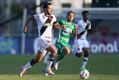 Árbitro relata em súmula os motivos das expulsões do Vasco na partida contra a Chapecoense