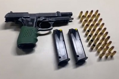 Dois homens são presos com arma e munições em Belford Roxo