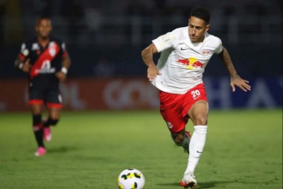 Perto de fechar com o Vasco, atacante é liberado de treinos no Bragantino