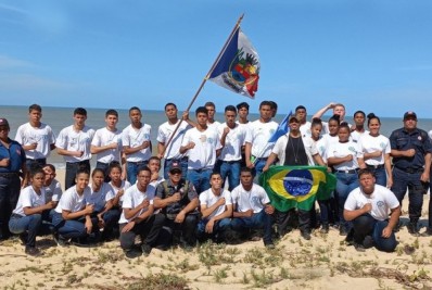 Novos integrantes da Guarda Mirim concluem Curso de Formação e são saudados por prefeito.