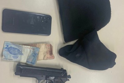 Adolescentes são detidos com réplica de arma de fogo no centro de Cabo Frio