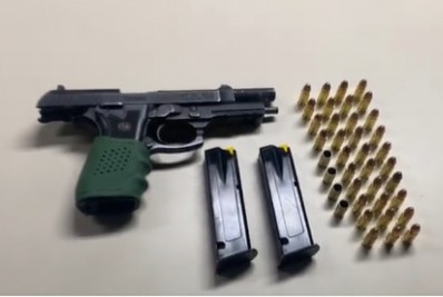 PM prende dupla com arma e munições em Belford Roxo