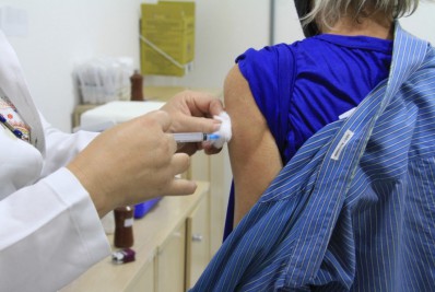 Saúde gonçalense vacina população com mais de 3 anos contra covid-19